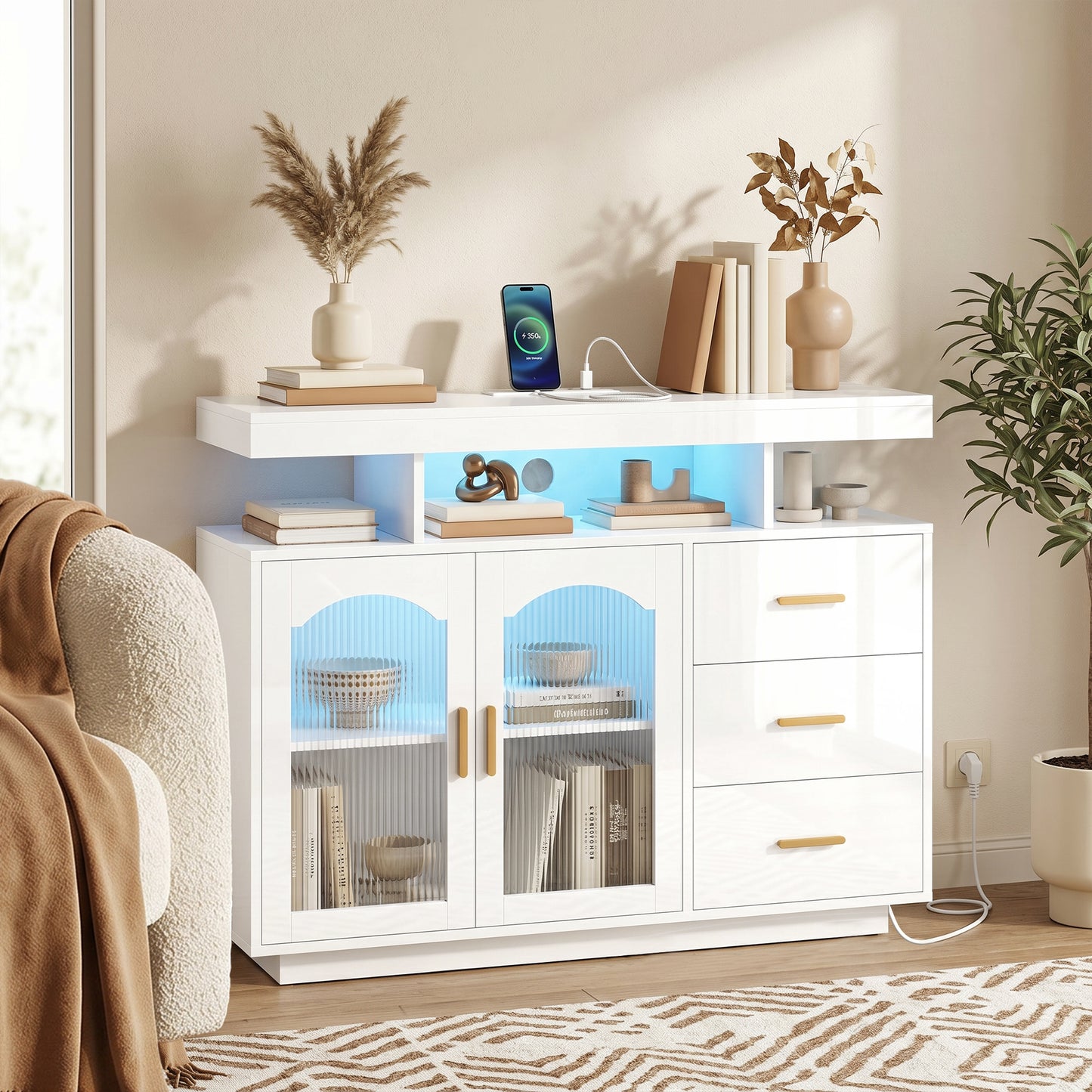 Aparador con LED RGB de 7 Colores Tomas Puertos USB 3 Cajones Estantes Abiertos 2 Puertas Blanco Brillante 100x35x80 cm