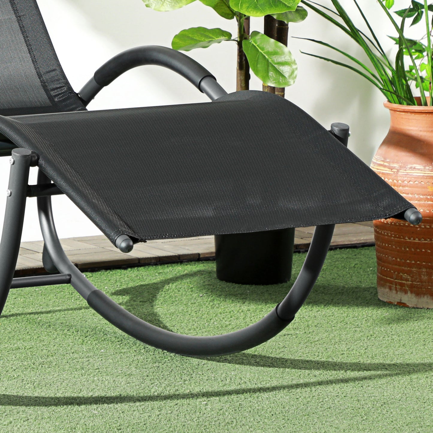 Tumbona Mecedora con Reposacabezas Reposabrazos y Marco Metálico Carga 120 kg para Interior y Exterior 155x61x88cm Negro
